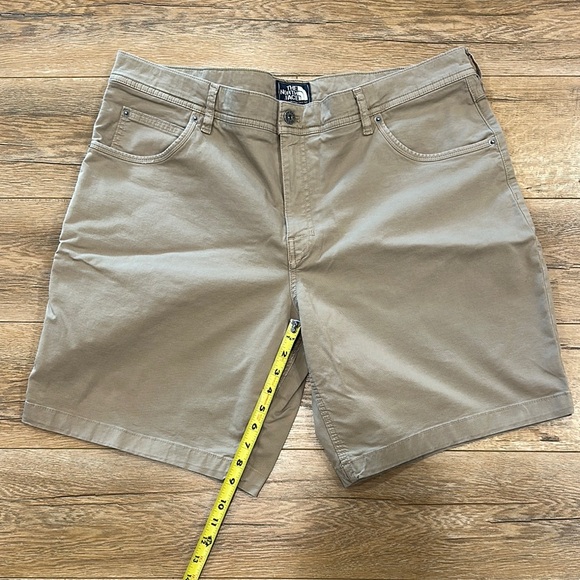 The North Face Men's Tan Shorts - Picture 2 of 7